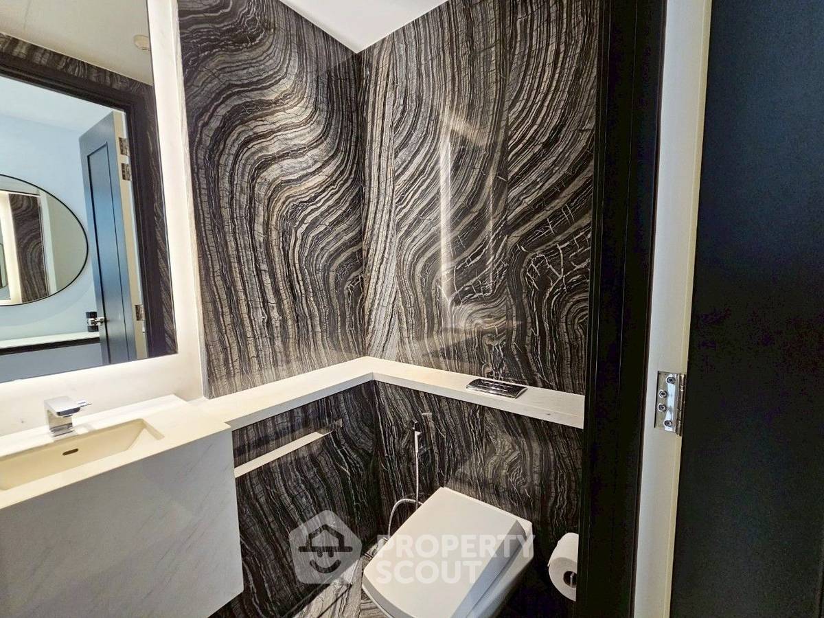 picture 3-BR Condo at Four Seasons Private Residences Bangkok near BTS Saphan Taksin (ID 2187250) - 9/17