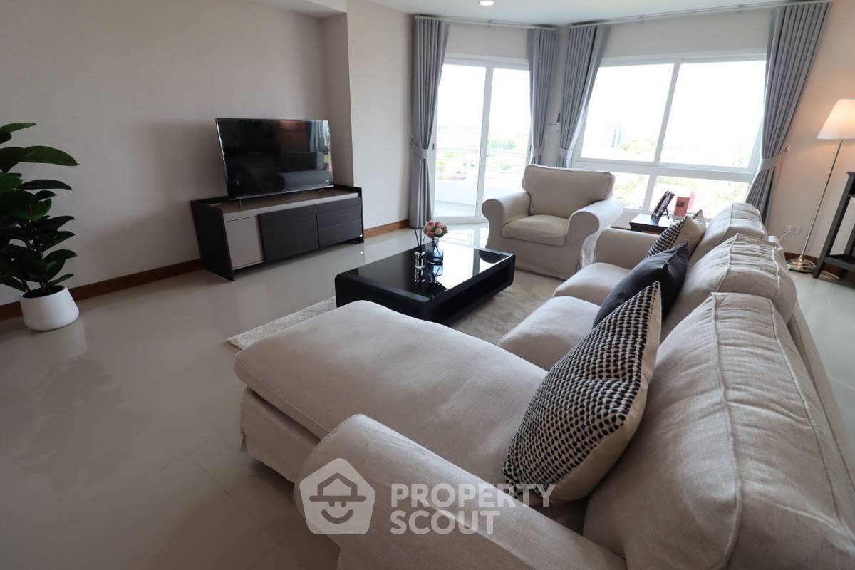 picture 2-BR Condo at Grand View Condo close to Baan Amphur (ID 2092979) - 2/22