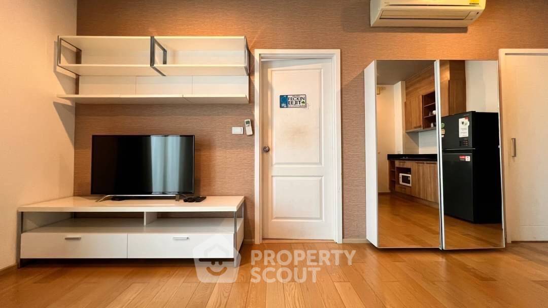 รูป คอนโด 1-ห้องนอน ที่ ไฮฟ์ สาทร ใกล้ BTS กรุงธนบุรี (ID 1918737) - รูปที่ 2/10