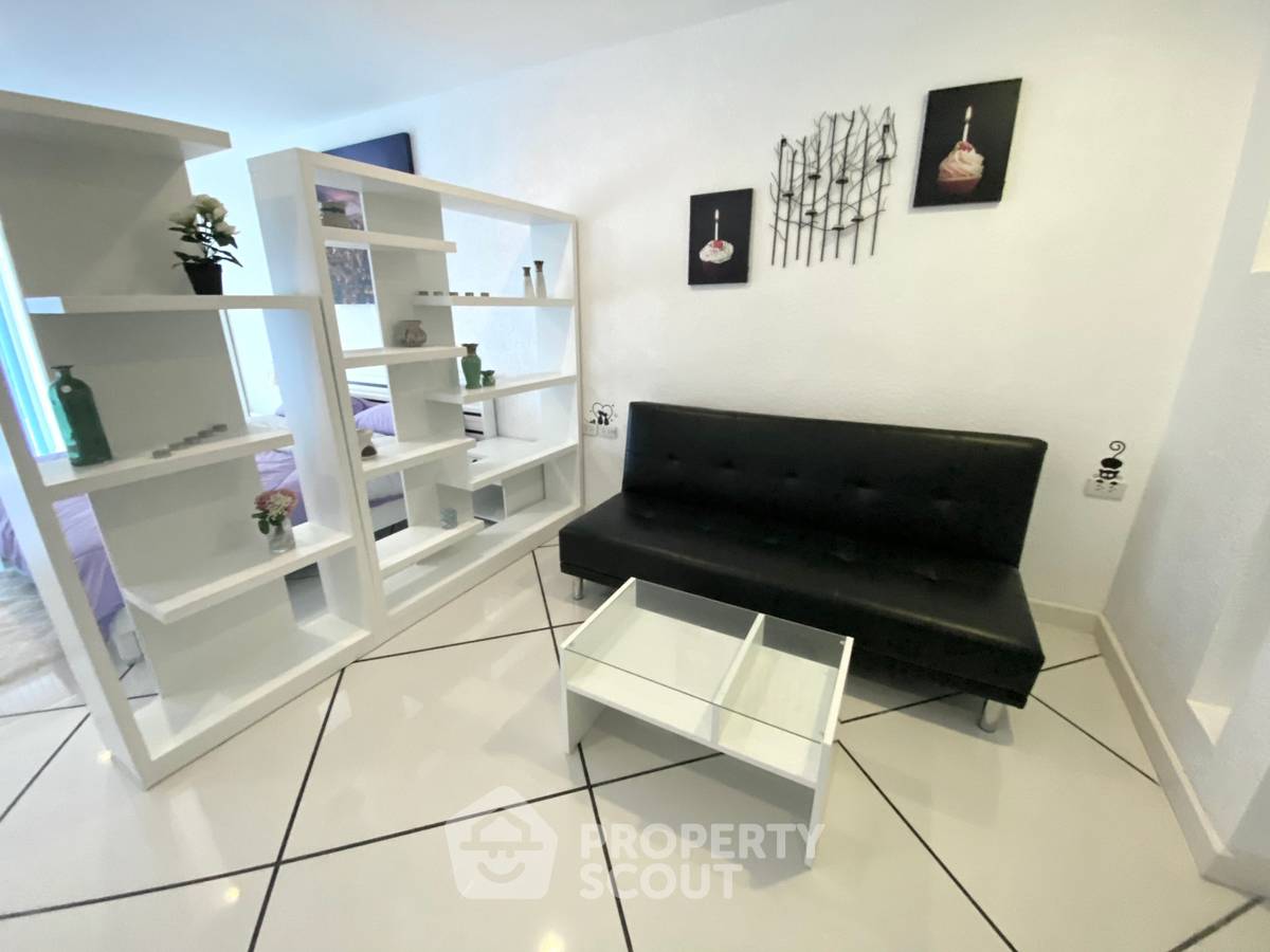 picture Studio Condo at Executive Residence 4 close to Phratamnak (ID 2047780) - 4/17