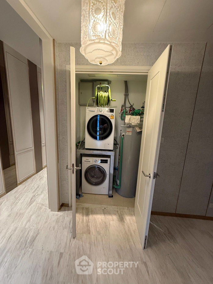 picture 3-BR Condo at Four Seasons Private Residences Bangkok near BTS Saphan Taksin (ID 1889349) - 22/24
