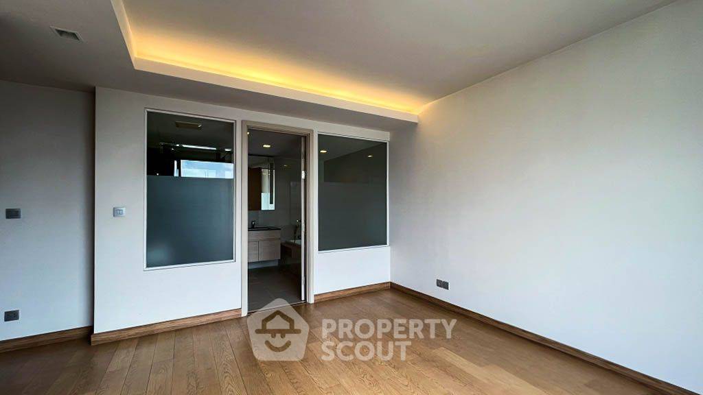 picture 3-BR Condo at Via Botani near BTS Phrom Phong (ID 2092290) - 5/9
