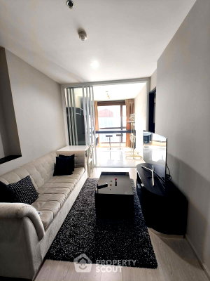 Condos for rent : 30th-Floor 1-BR 45 Sqm At Rhythm Sukhumvit 44/1, 70m to BTS Phra Khanong (ID 886560)