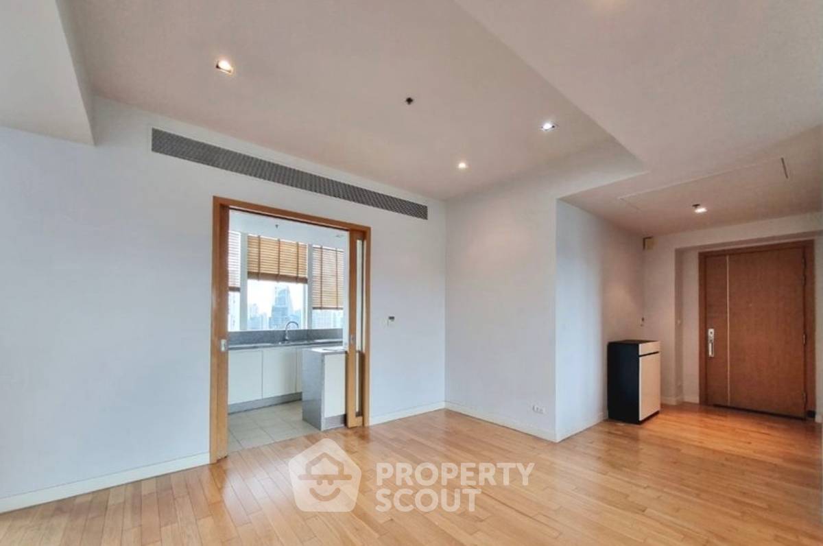picture 2-BR Condo at Millennium Residence @ Sukhumvit Condominium near BTS Phrom Phong (ID 2030493) - 2/5