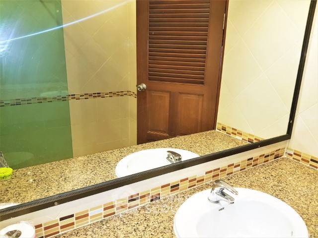 picture Studio Condo at Thep Thip Mansion Condominium close to Phratamnak (ID 1455866) - 10/12