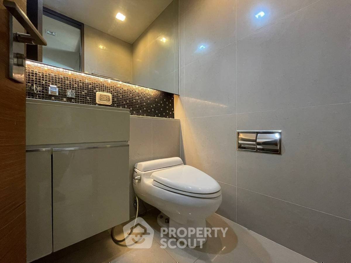picture 2-BR Condo at The Address Sathorn near BTS Saint Louis (ID 681114) - 8/9