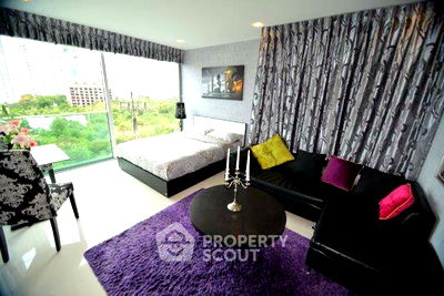 Condos for sale : 2-BR Condo at Club Royal Condominiums close to Pattaya North (ID 998117)