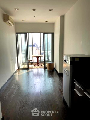 Condos for sale : 1-BR Condo IDeo Q Phayathai High-Floor 32nd 40 Sqm, 200m to BTS Phaya Thai (ID 2029338)