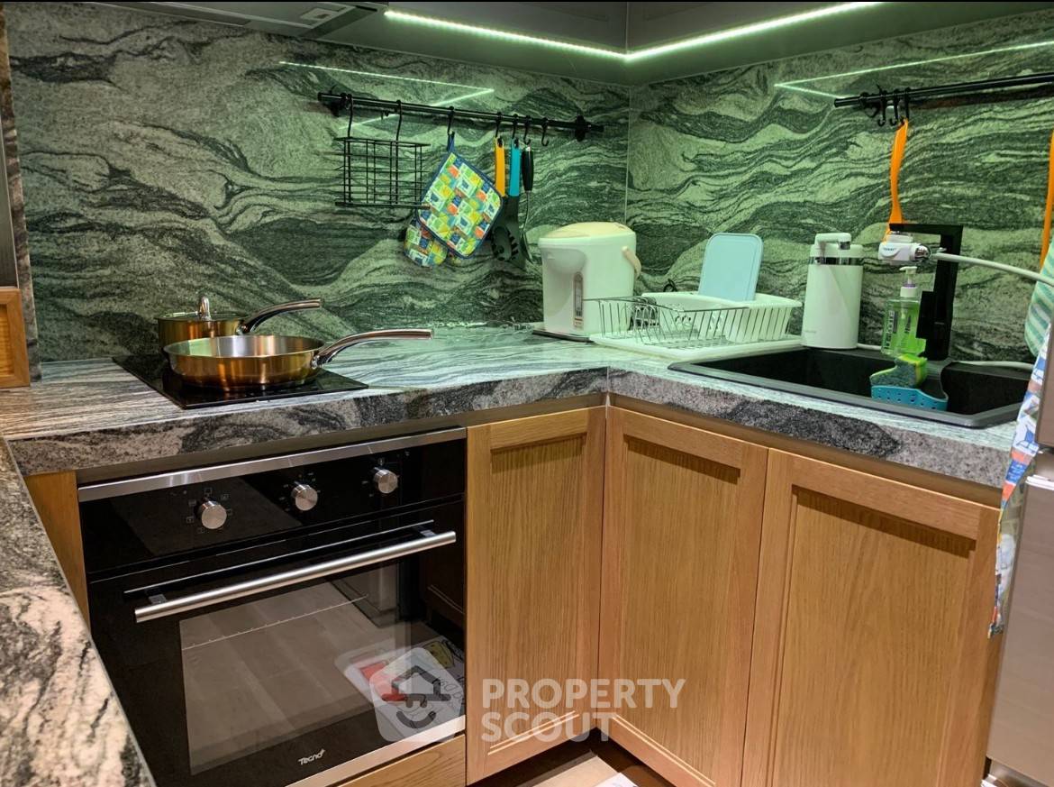 picture 2-BR Condo at Nusa State Tower Condominium near BTS Saphan Taksin (ID 2079191) - 13/18