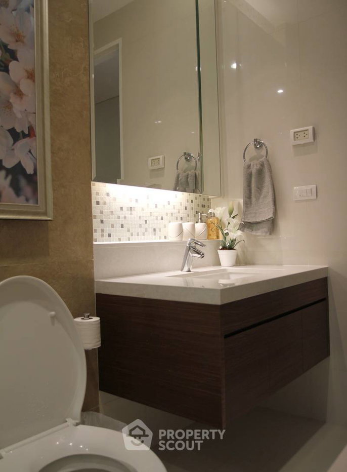 picture 15th-Floor 1-BR At Bright Sukhumvit 24 Condominium Near BTS Phrom Phong (ID 2111877) - 4/17