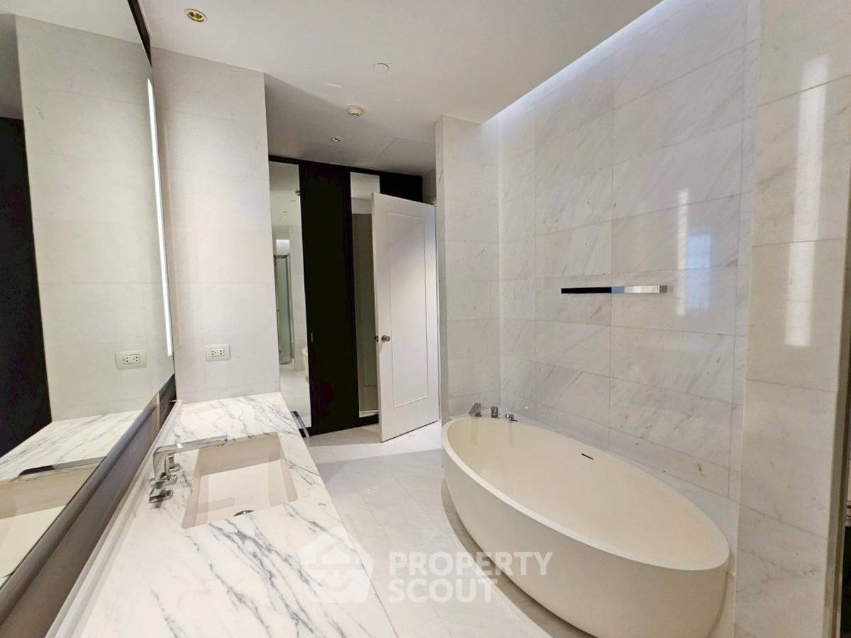 picture 3-BR Condo at Four Seasons Private Residences Bangkok near BTS Saphan Taksin (ID 2187250) - 17/17