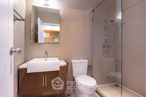1-BR Condo at Hive Sathorn near BTS Krung Thon Buri (ID 320512)