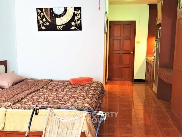 picture Studio Condo at Thep Thip Mansion Condominium close to Phratamnak (ID 1455866) - 3/12