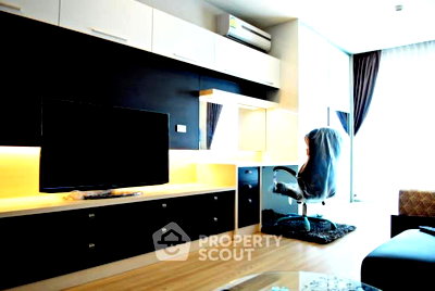 Condos for rent : 40 Sqm 1-BR Condo, Sky Walk Residences, 200m to BTS Phra Khanong (ID 390077)