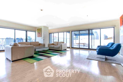 Condos for sale Phrom Phong : 3-BR Condo at Noble Remix near BTS Thong Lor (ID 2059264)