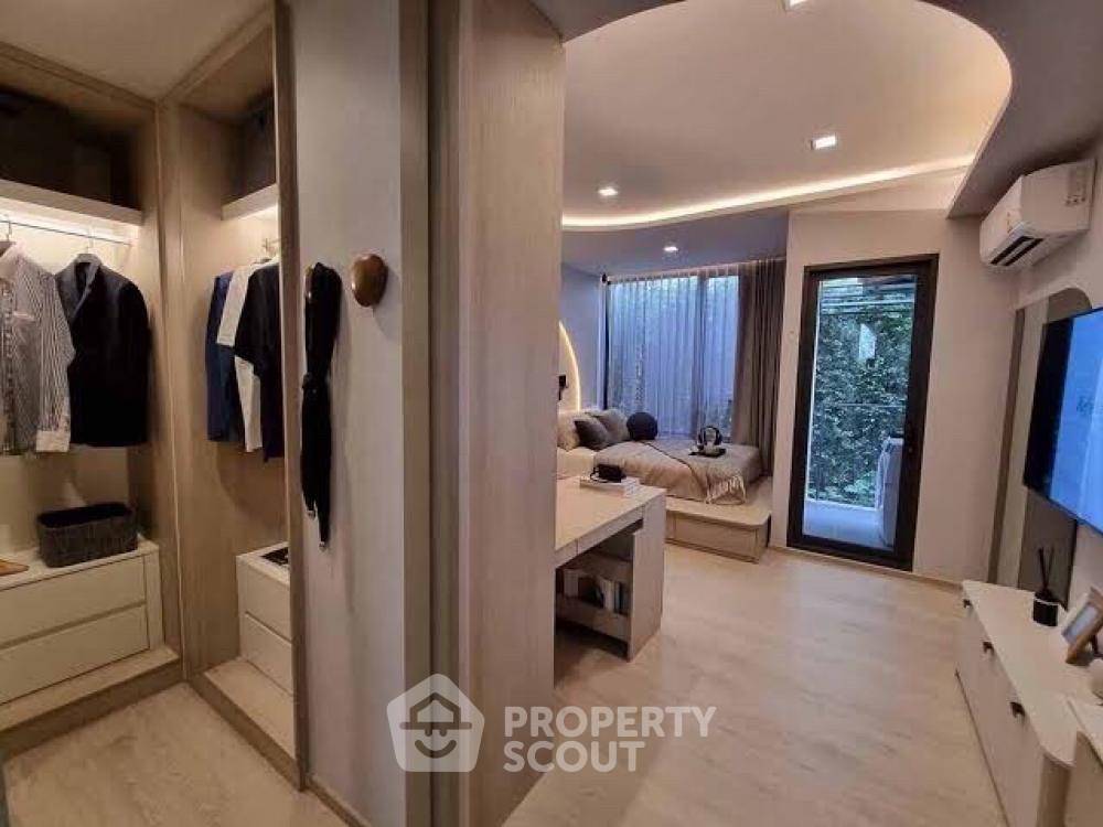 picture Studio Condo at Reference Sathorn-Wongwianyai near BTS Wongwian Yai (ID 1137357) - 10/16