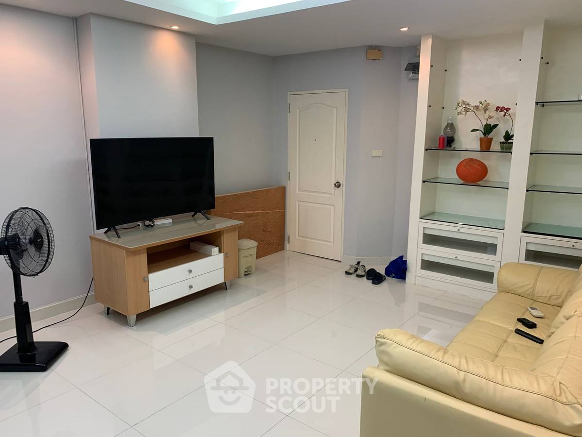 picture 1-BR Condo at Sathorn Suite near BTS Saint Louis (ID 1139826) - 4/8