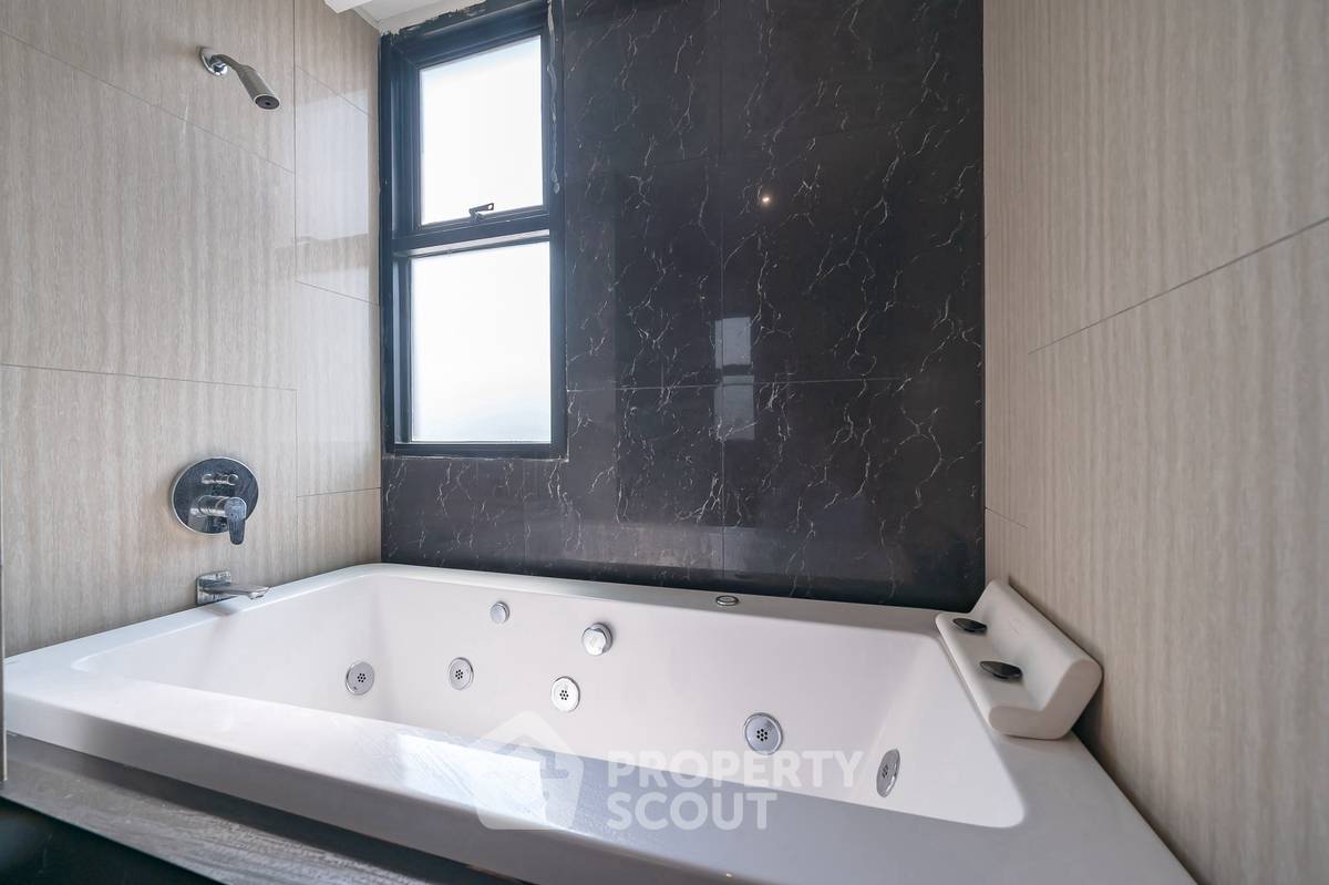 picture 2-BR Condo at The Unique Sukhumvit 62/1 near BTS Bang Chak (ID 2089937) - 12/15