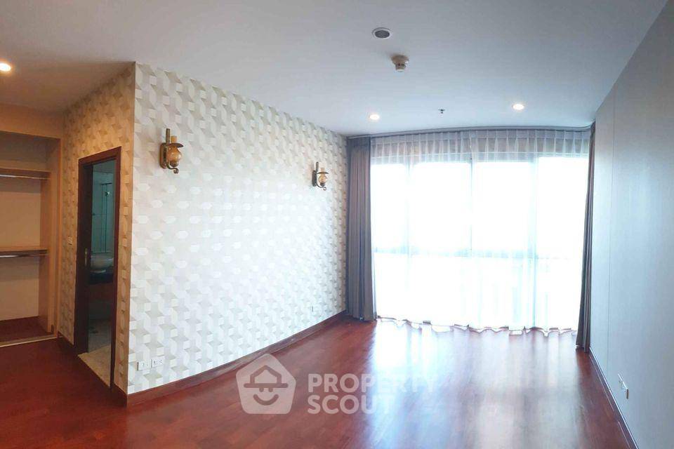 picture 2-BR Condo at The Star Estate @ Narathiwas Condominium in Chong Nonsi (ID 495142) - 2/10