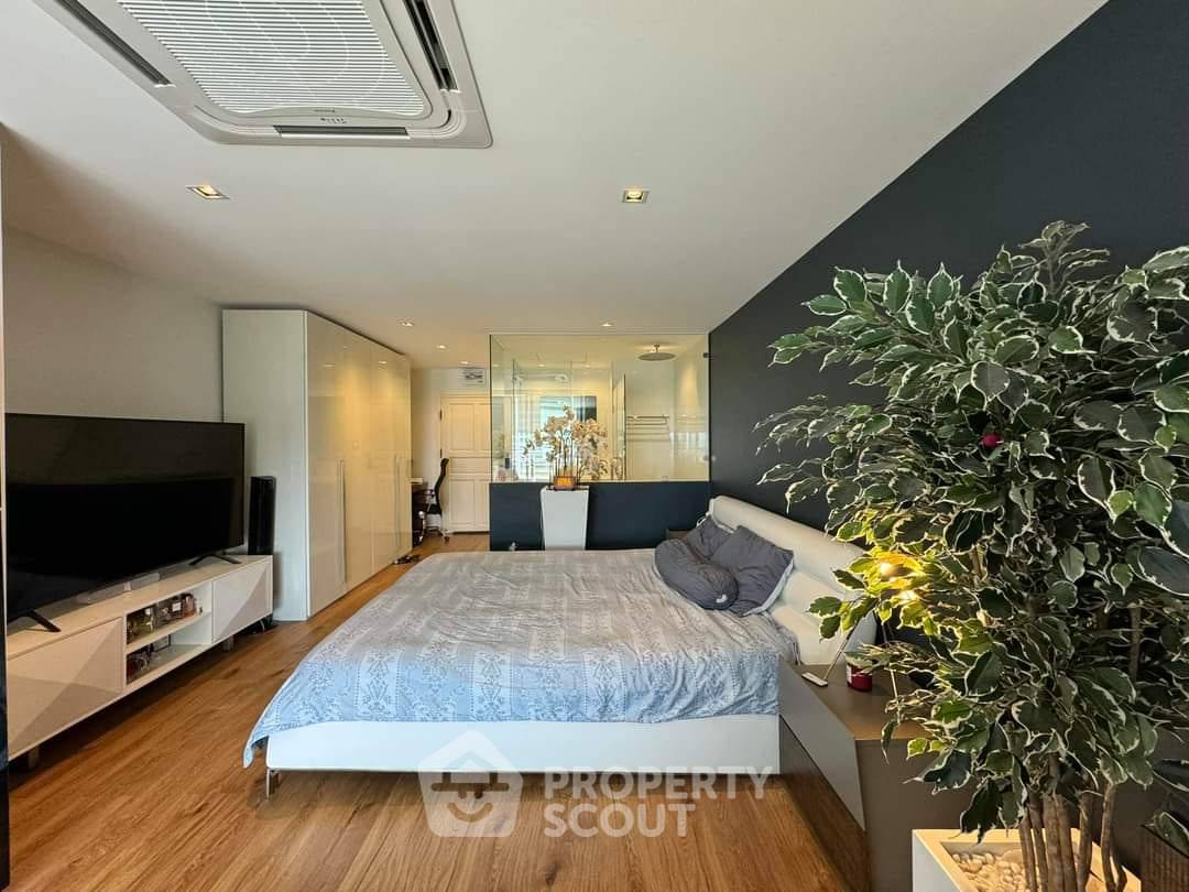 picture Studio Condo at Pattaya Hill Resort close to Phratamnak (ID 1900927) - 4/5