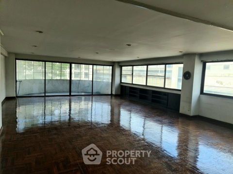 3-BR Condo at Pleonjit Terrace Condominium near BTS Phloen Chit (ID 2042451)