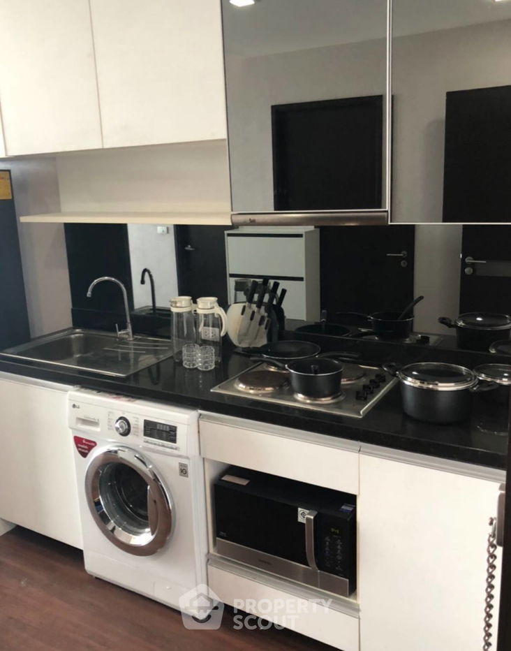picture 2-BR Condo at Sky Walk Residences near BTS Phra Khanong (ID 564961) - 4/9
