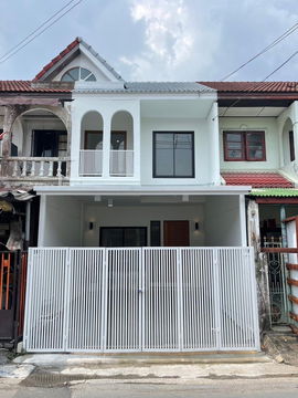 S206 💥**Big price reduction! Townhouse in a good location "Nawamin 111" only 2.49 million baht left.**💥