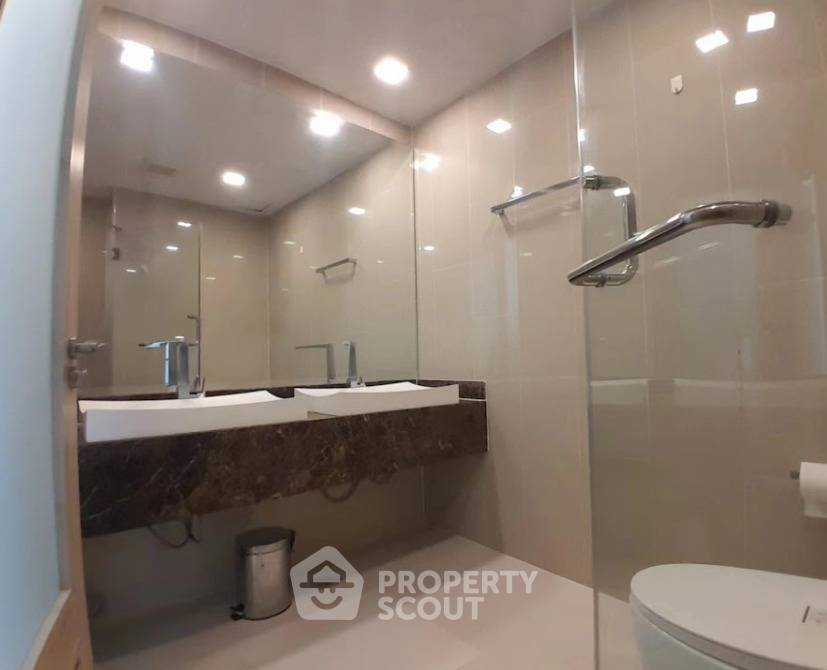 picture 1-BR Condo at The Peak Towers close to Phratamnak (ID 2136877) - 10/14