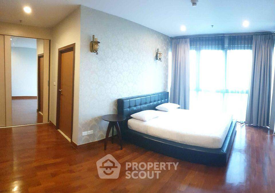 picture 2-BR Condo at The Star Estate @ Narathiwas Condominium in Chong Nonsi (ID 495142) - 4/10
