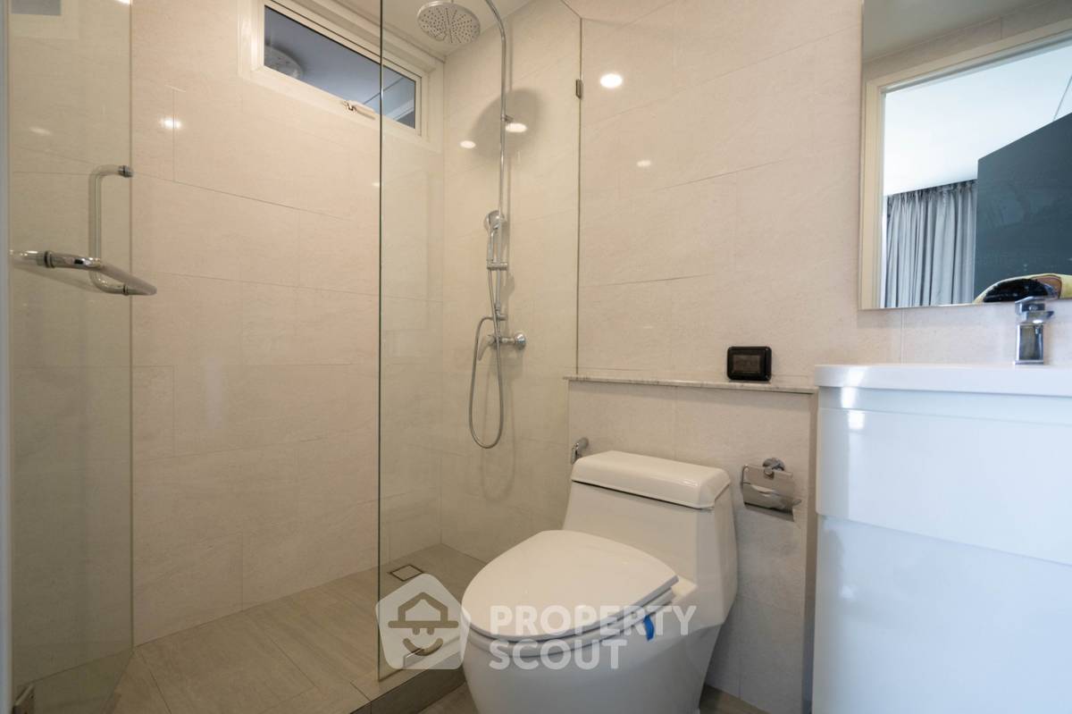 picture 3-BR Condo at Fullerton Sukhumvit near BTS Ekkamai (ID 514967) - 11/13