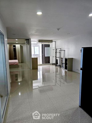 Condos for rent : 1-BR Condo at I.T.F. Silom Palace Condominium near BTS Chong Nonsi (ID 1795477)