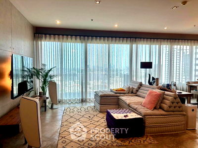 Condos for sale : 3-BR Condo at The Emporio Place near BTS Phrom Phong (ID 1999892)