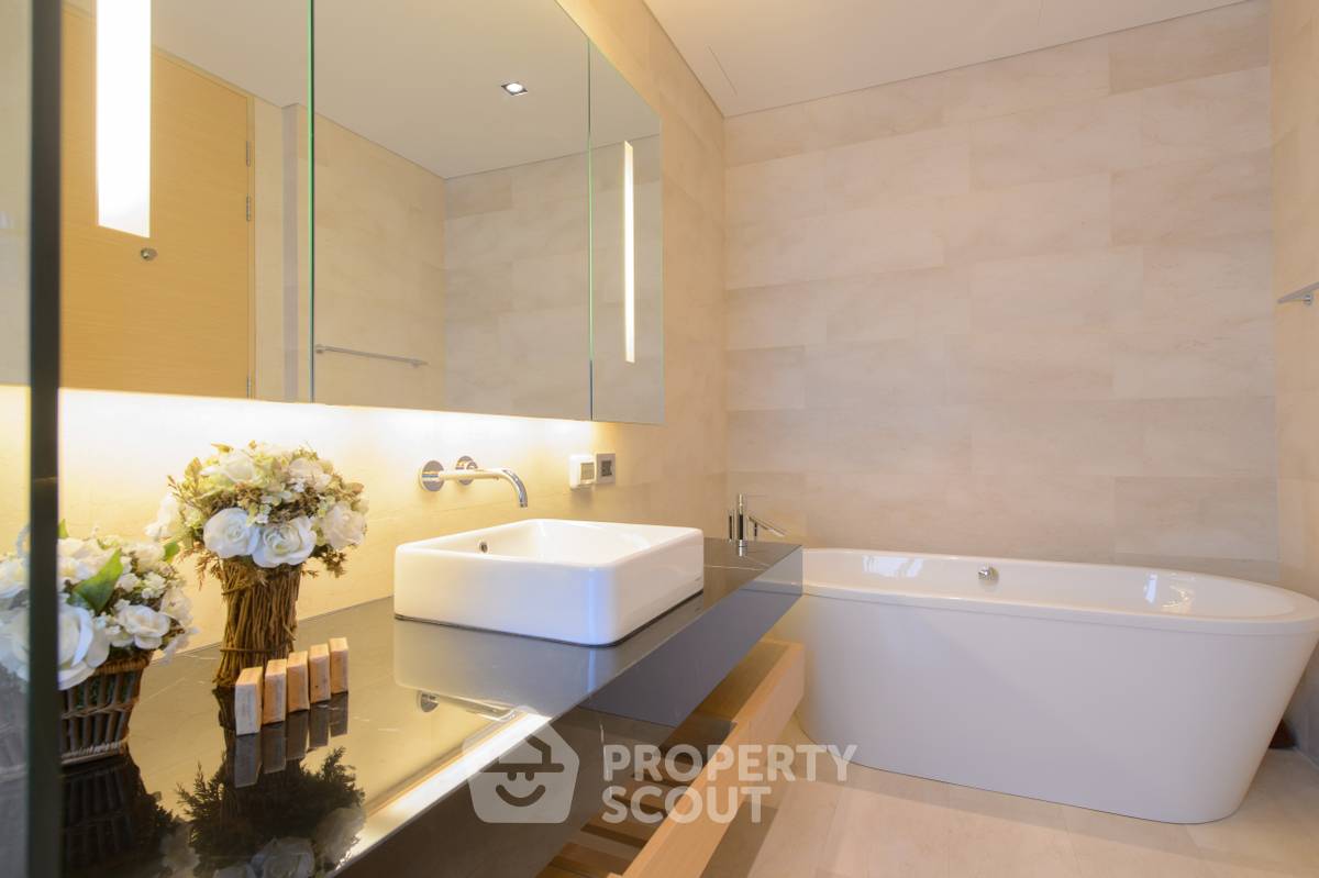 picture 2-BR Condo at Saladaeng Residences near MRT Si Lom (ID 426278) - 4/19
