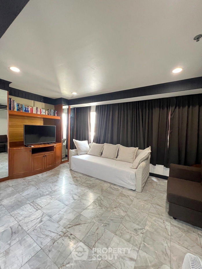 picture 2-BR Condo at Wittayu Complex near BTS Phloen Chit (ID 1879171) - 1/5