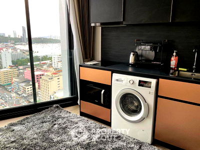 Condos for sale Pattaya Sai 3 Road : 1-BR Condo at Edge Central Pattaya close to Central Festival Pattaya (ID 1732174)