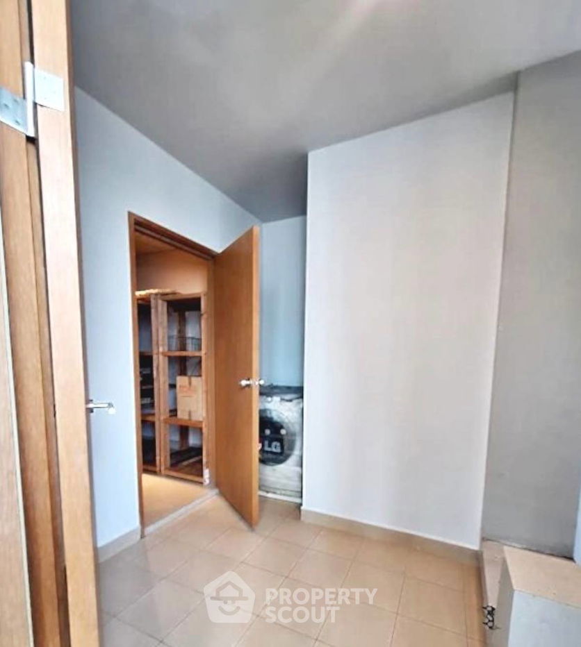 picture 3-BR Condo at Millennium Residence @ Sukhumvit Condominium near BTS Phrom Phong (ID 2030569) - 3/10
