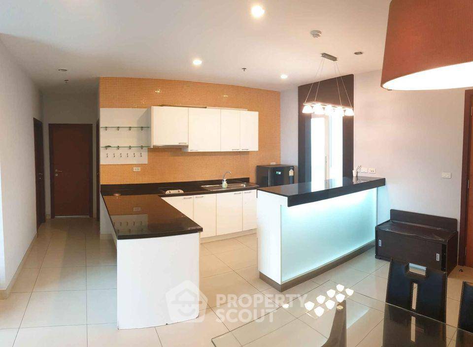 picture 2-BR Condo at The Star Estate @ Narathiwas Condominium in Chong Nonsi (ID 495142) - 6/10
