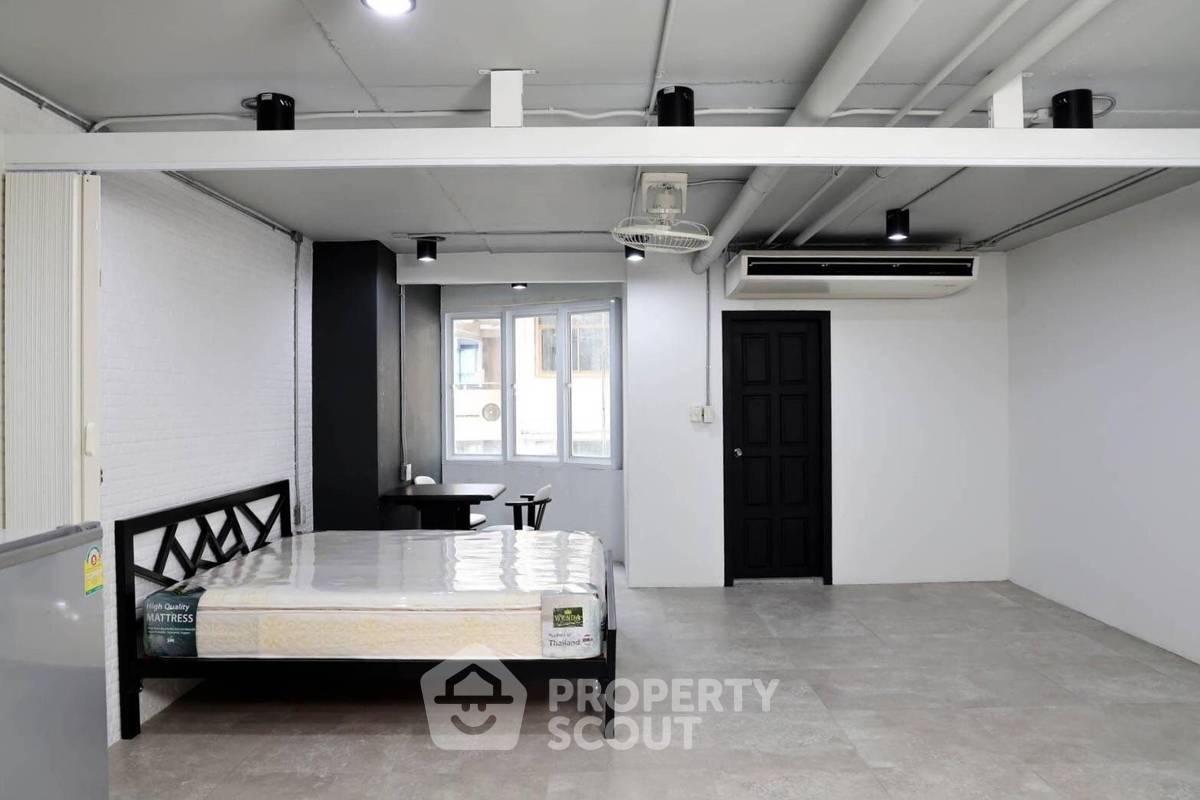 picture 1-BR Condo at 15 Suite Condominium near ARL Makkasan (ID 1211019) - 1/12