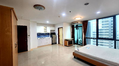 Condos for rent The Embassy of Japan : Lumpini Park View | Close to MRT Lumpini only 0 Metre! Near Chulalongkorn and One Bangkok
