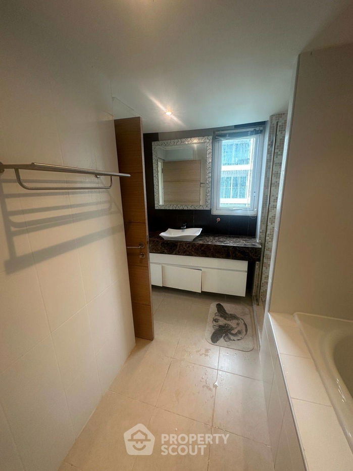 picture 2-BR Condo at Sunset Boulevard Residence 2 close to Phratamnak (ID 2092815) - 7/10