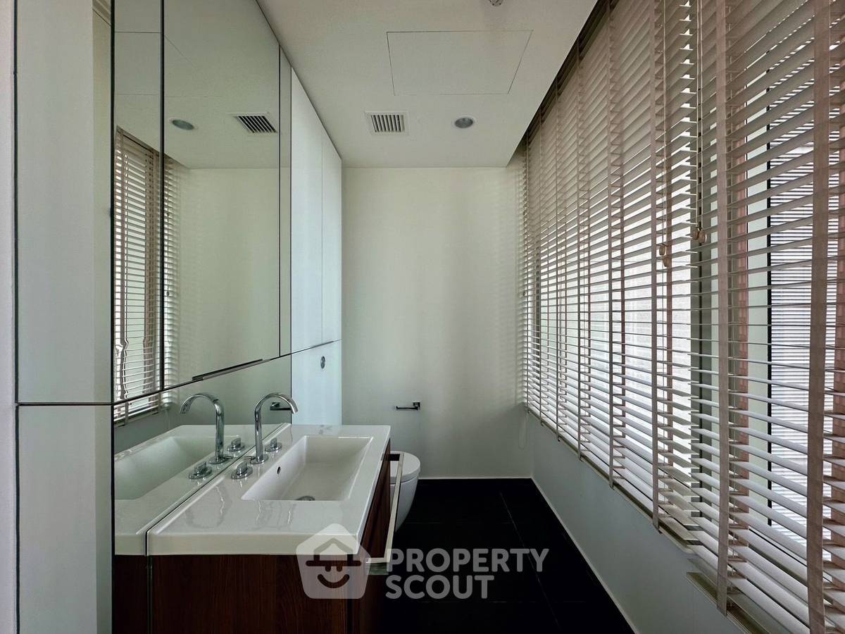 picture 2-BR Condo at 185 Rajadamri near BTS Ratchadamri (ID 513380) - 7/13