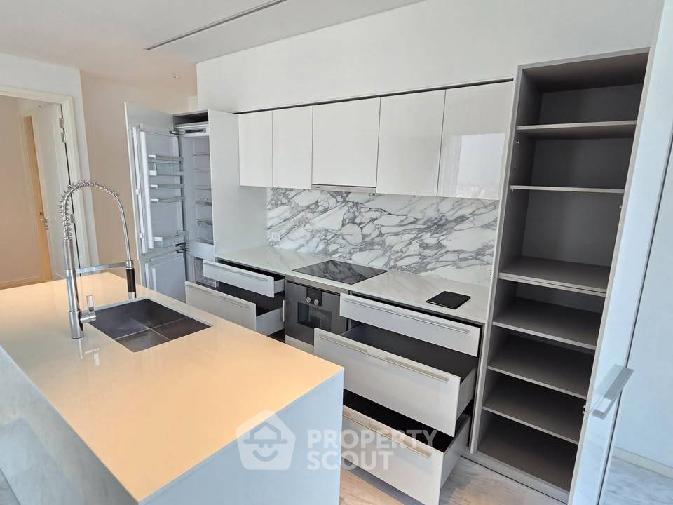 picture 2-BR Condo at Four Seasons Private Residences Bangkok near BTS Saphan Taksin (ID 2159090) - 14/48