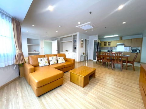2-BR Condo at Baan Suanpetch Condominium near BTS Phrom Phong (ID 890129)