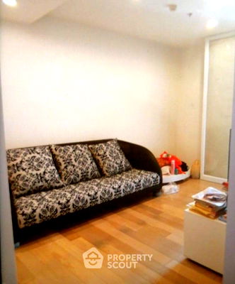 Condos for sale : 2-BR Condo at 15 Sukhumvit Residences near BTS Nana (ID 1471820)