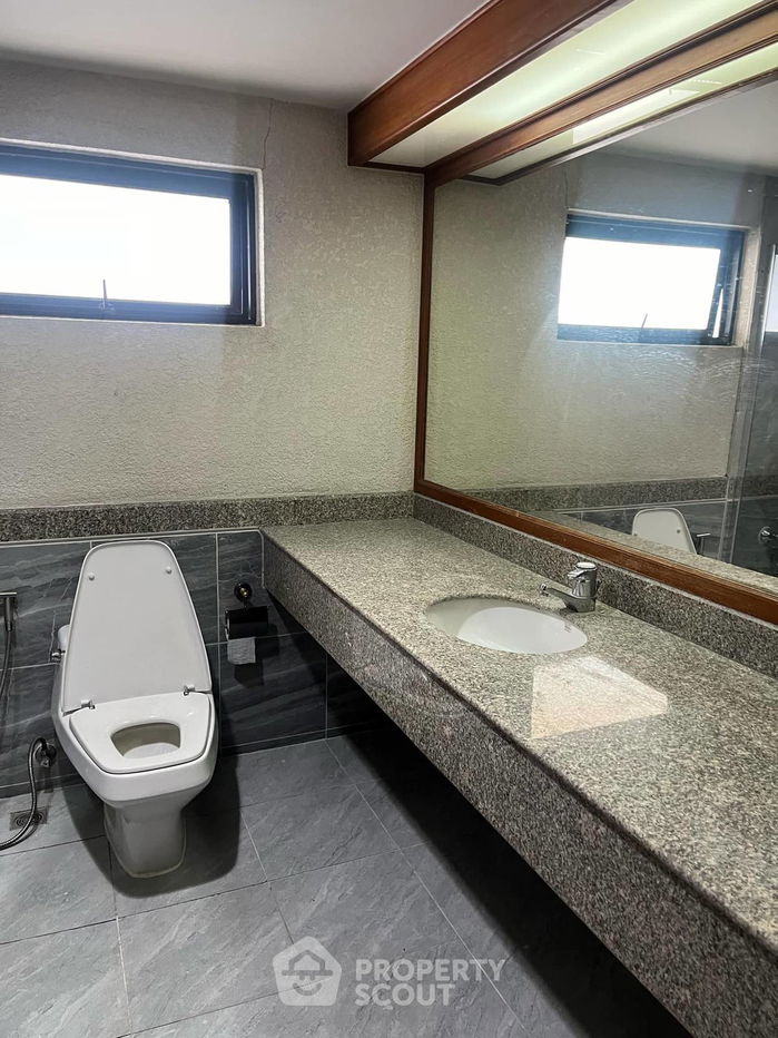 picture 2-BR Condo at Las Colinas near BTS Asok (ID 1911958) - 21/22