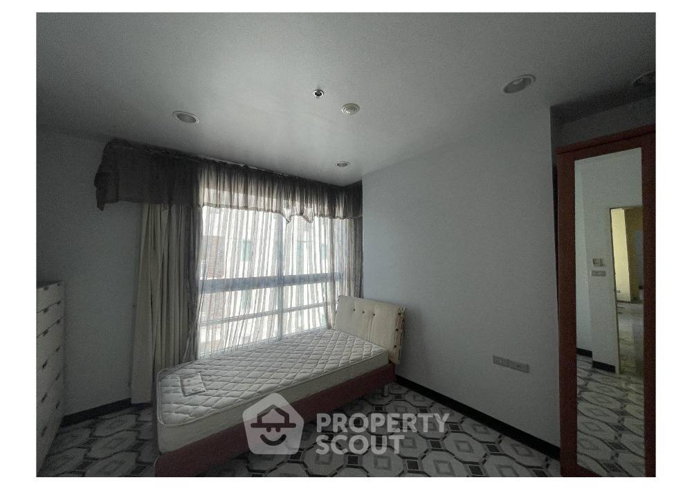 picture 4-BR Condo at Sathorn House Condominium near BTS Surasak (ID 1947524) - 6/11