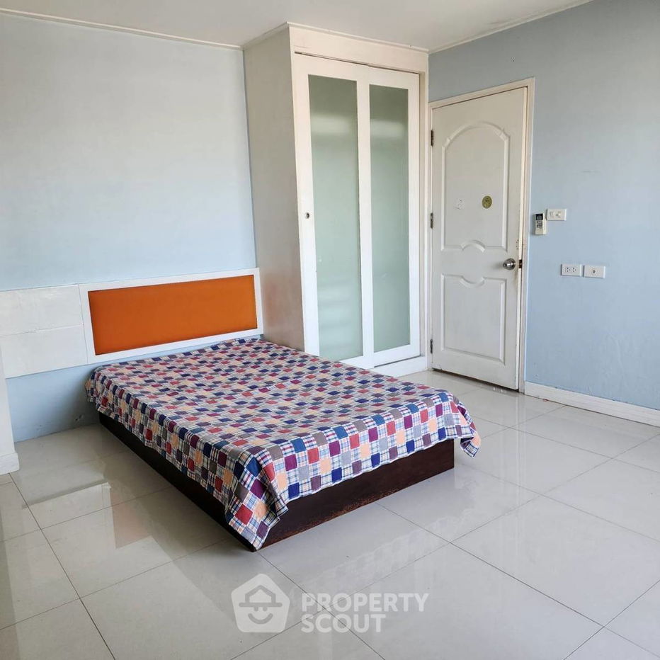 picture 2-BR Condo at Baan Kasemsan 1 Condo near BTS National Stadium (ID 1732392) - 3/4