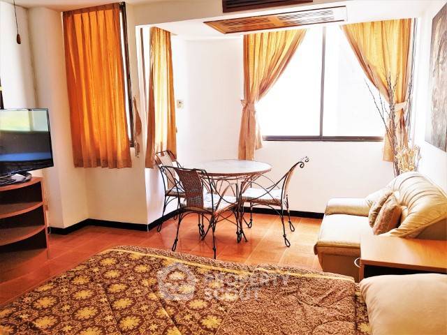 picture Studio Condo at Thep Thip Mansion Condominium close to Phratamnak (ID 1455866) - 1/12