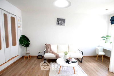 Condos for sale MRT Huai Khwang : 1-BR Condo at Baan Klang Krung Resort near MRT Huai Khwang (ID 1338058)