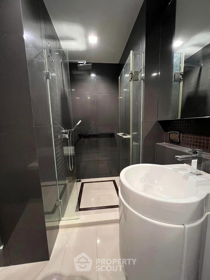 รูป คอนโด 1-ห้องนอน ที่ ริธึ่ม สาทร ใกล้ BTS สะพานตากสิน (ID 1176681) - รูปที่ 11/12